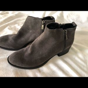 Kenneth Cole New York suede booties never worn